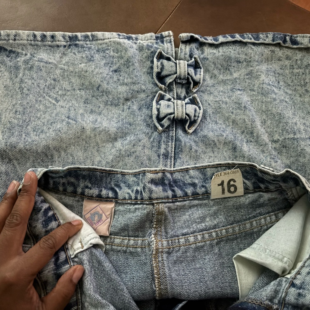 Stylish Blue Denim Skirt with Bow Accents